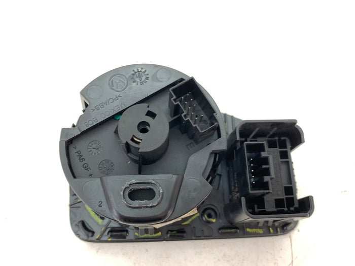 Volkswagen MK7/5G GTI Headlight Switch *DAMAGED*