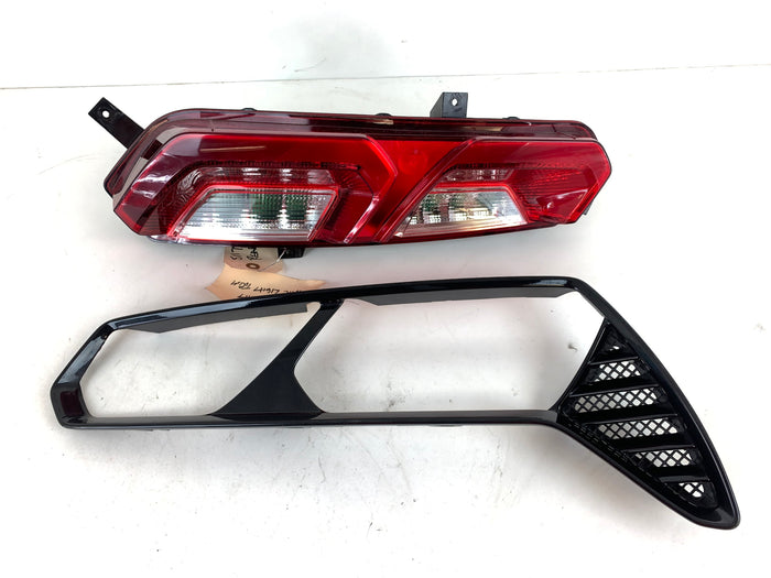 Chevrolet C7 Corvette Right/Passenger Side Tail Light W/Black Trim 23170470/23267648