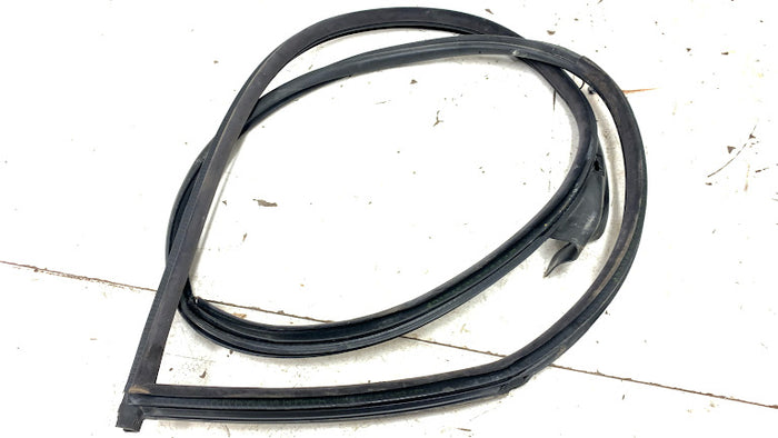 BMW E46 330ci M3 328ci 325ci 323ci Left/Driver Side Black Door Seal Gasket 7126135