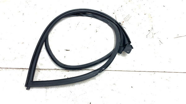 BMW E46 330ci M3 328ci 325ci 323ci Right/Passenger Side Black Door Seal Gasket 7126136