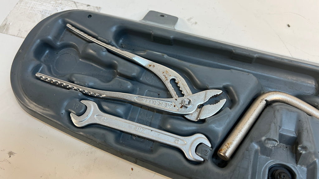 BMW E46 3 Series Coupe/Sedan Trunk Tool Kit – Proper Parts Co