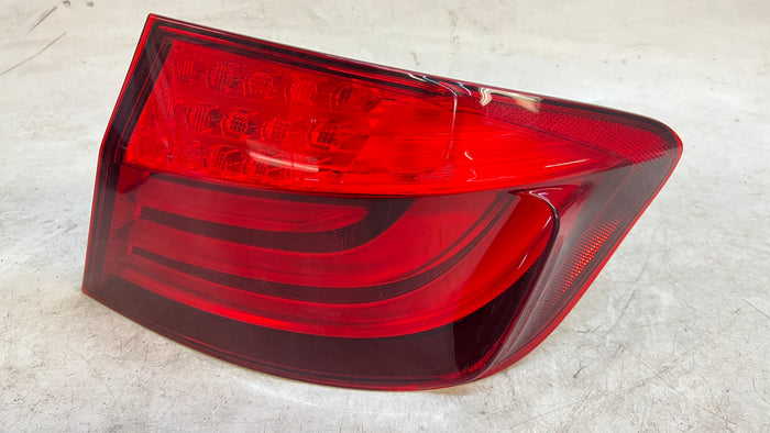 BMW F10 5 Series Pre-LCI Outer Right/Passenger Tail Light 173462-02/63217203232