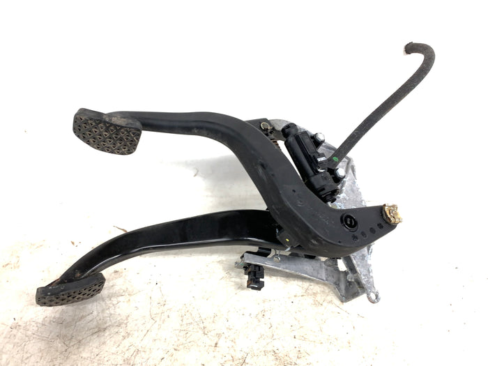 BMW E90 E91 E92 E93 3 Series Manual Transmission Clutch & Brake Pedal Assembly 6761310