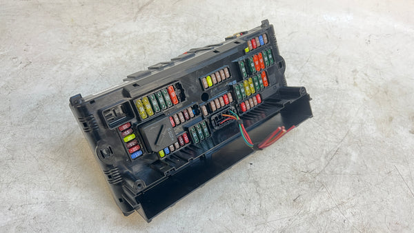 BMW F10 FRONT POWER DISTRIBUTION BOX/FUSE PANEL 9252815