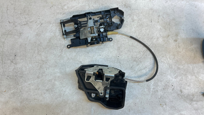 BMW F10 DOOR LOCK ACTUATOR & CARRIER REAR RIGHT 7229460 / 4718722812