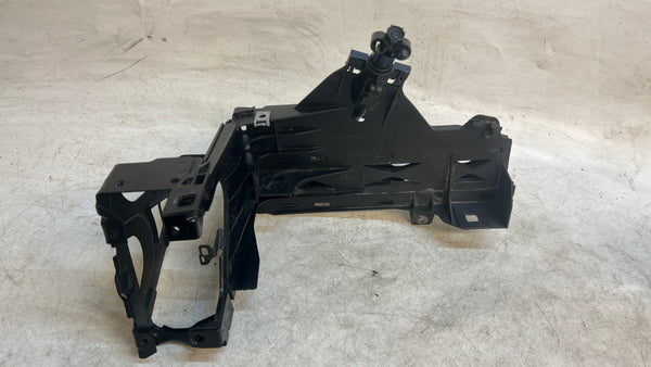 BMW F10 5 SERIES RIGHT/PASSENGER SIDE HEADLIGHT BRACKET 7200794