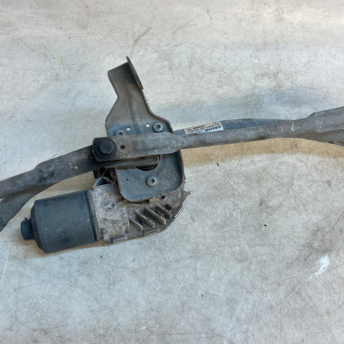 BMW F10 WINDSHIELD WIPER LINKAGE W/ MOTOR 7306266 / 7308771