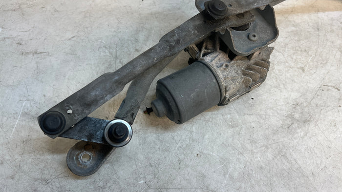 BMW F10 WINDSHIELD WIPER LINKAGE W/ MOTOR 7306266 / 7308771