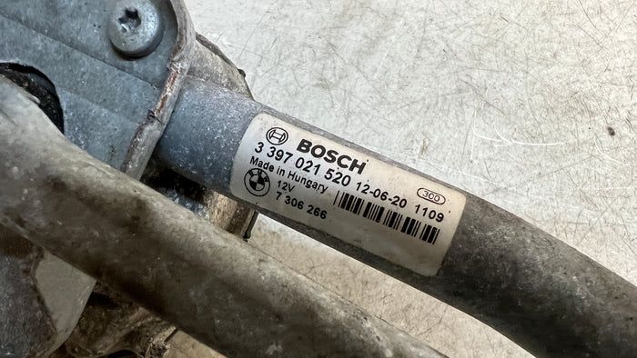 BMW F10 WINDSHIELD WIPER LINKAGE W/ MOTOR 7306266 / 7308771