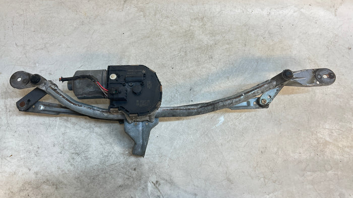 BMW F10 WINDSHIELD WIPER LINKAGE W/ MOTOR 7306266 / 7308771