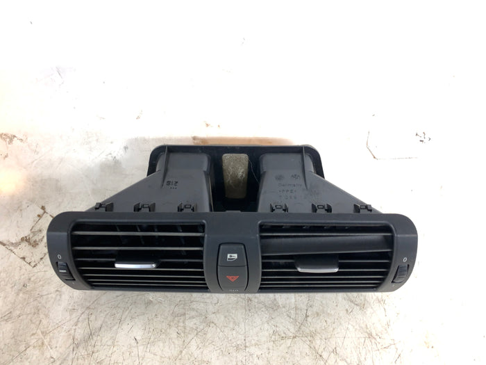 BMW E82 E88 135i 128i Center Dashboard Air Vent W/Hazard Light Switch 7059189 *DAMAGED*