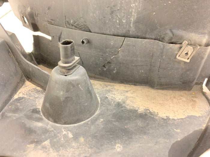 BMW E85/E86 Z4 Roadster/Coupe 3.0si Left Front Fender Liner 7012727 *DAMAGED*