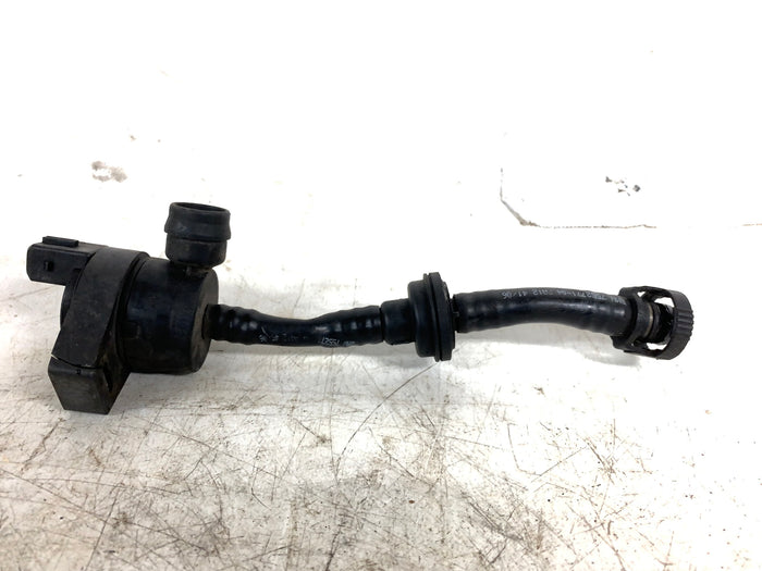 BMW E82 E88 135i N54 Fuel Tank Ventilation Valve/Hose 7552771