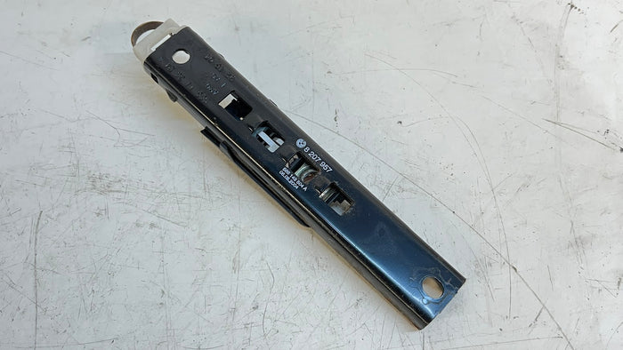 BMW E46 3 Series Coupe/Sedan/Wagon Left/Right Front Seatbelt Adjuster 8207957