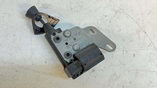 BMW E46 M3 Coupe Right/Passenger Side Rear Vent Window Regulator Motor 8238744