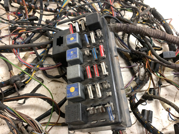 BMW E21 320i M10 Fuse Box Chassis Wiring Harness 61131369605 *DAMAGED*