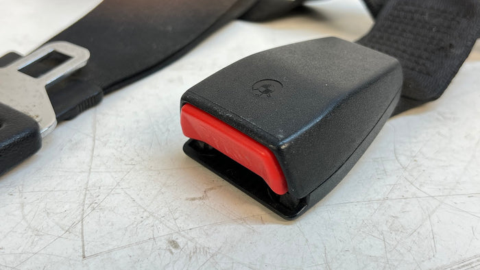 BMW E46 3 Series Coupe/Sedan Left/Driver Side Rear Lower Seatbelt Buckle 8233291