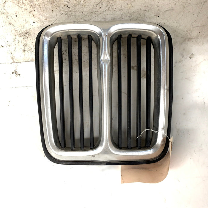 BMW E21 320i 323i 318i Center Kidney Grille 1872047 *DAMAGED*