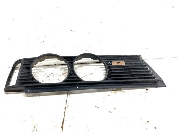 BMW E21 320i 323i 318i Left/Driver Side Headlight Grille 1834989