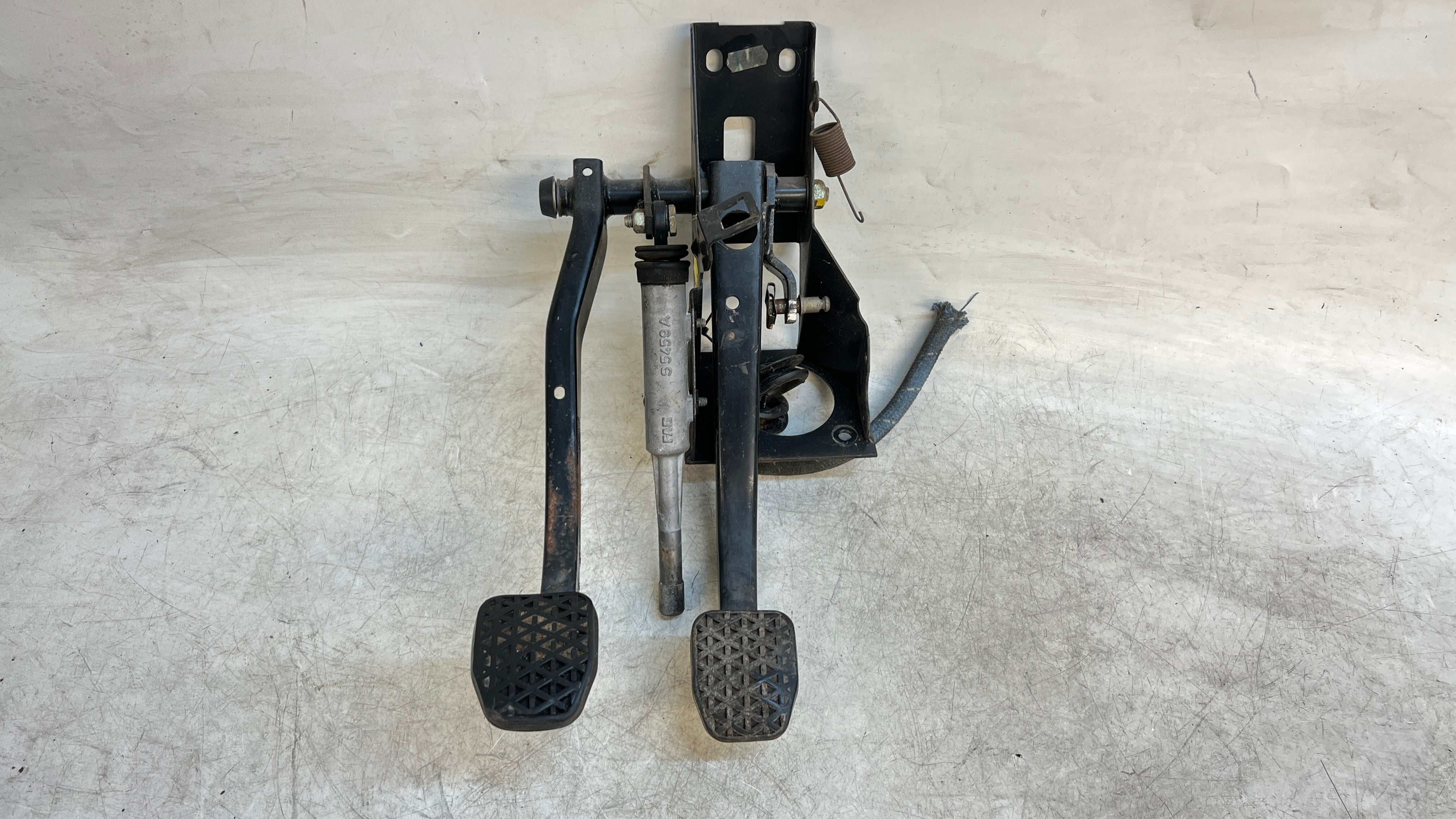 e30 pedal BMW E30 3 Series Manual Transmission Clutch & Brake Pedal Box Assembly – Proper Parts Co