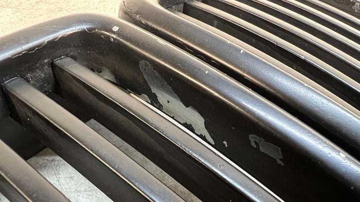 BMW E30 325i 323i 320i 318i Front Kidney Grille Vent 1945877 *DAMAGED*