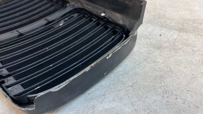 BMW E30 325i 323i 320i 318i Front Kidney Grille Vent 1945877 *DAMAGED*