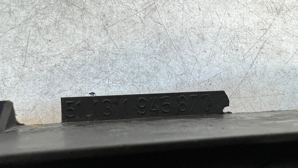 BMW E30 325i 323i 320i 318i Front Kidney Grille Vent 1945877 *DAMAGED*