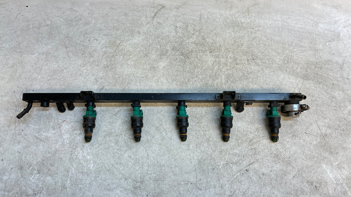 BMW E30 325i/325ix M20B25 Fuel Injector Rail W/5 Fuel Injectors 13531719981