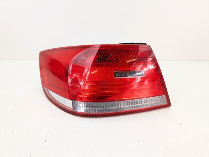 BMW E92 M3 335i 328i Pre-LCI Left Outer Quarter Panel Tail Light 7174403