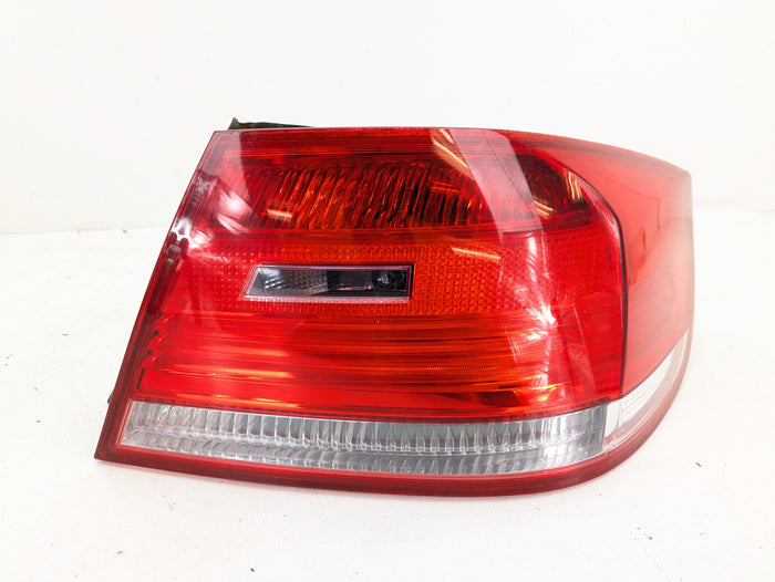 BMW E92 M3 335i 328i Pre-LCI Right Outer Quarter Panel Tail Light 7174404