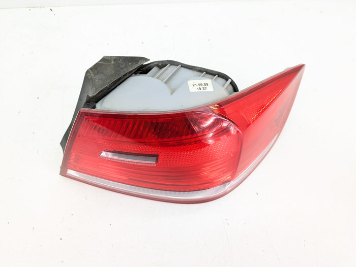 BMW E92 M3 335i 328i Pre-LCI Right Outer Quarter Panel Tail Light 7174404