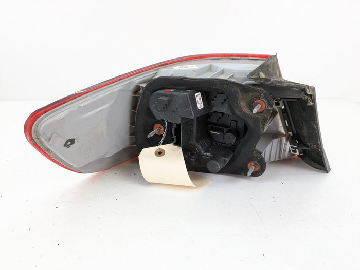 BMW E92 M3 335i 328i Pre-LCI Right Outer Quarter Panel Tail Light 7174404