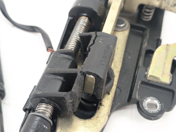 BMW E46 M3 330ci 325ci 323ci Convertible Left Convertible Roof Soft Top Latch Lock 7031361 *DAMAGED*