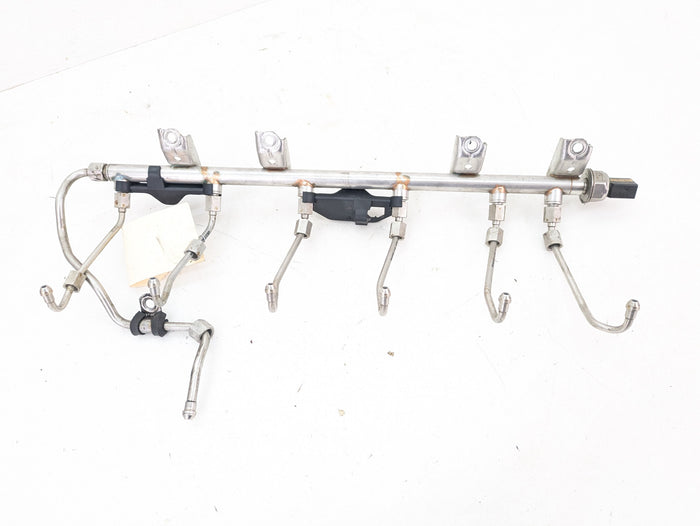 BMW E92 E93 E90 335i 335xi N54 Fuel Rail 7575480