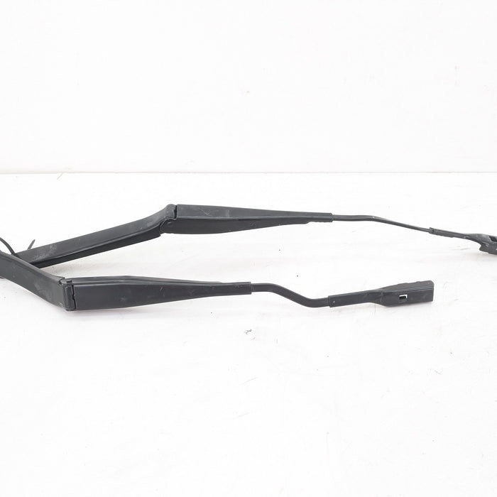 Porsche 991.2 911 GTS Left/Right Windshield Wiper Set 3392126069/3392126059