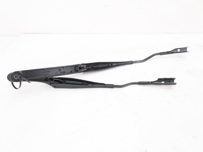 Porsche 991.2 911 GTS Left/Right Windshield Wiper Set 3392126069/3392126059