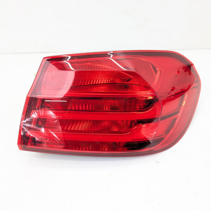 BMW F32 F36 F33 4 Series Pre-LCI Right/Passenger Side Outer Tail Light 7296100