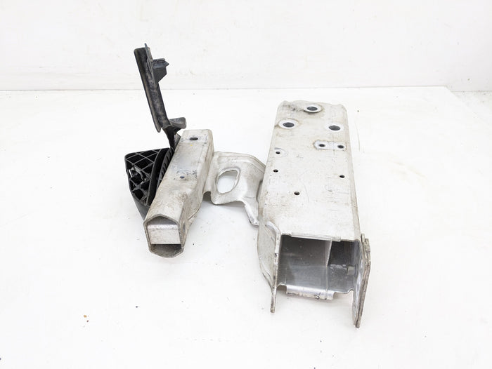 BMW F32 F30 F31 F33 F34 F36 4 & 3 Series M Sport Right Front Bumper Deformation Element Bracket 8051190