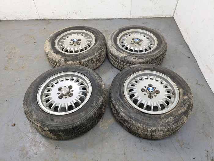 BMW E30 Bottle Cap Wheel Set 14X6 ET35 *Note* 1125688
