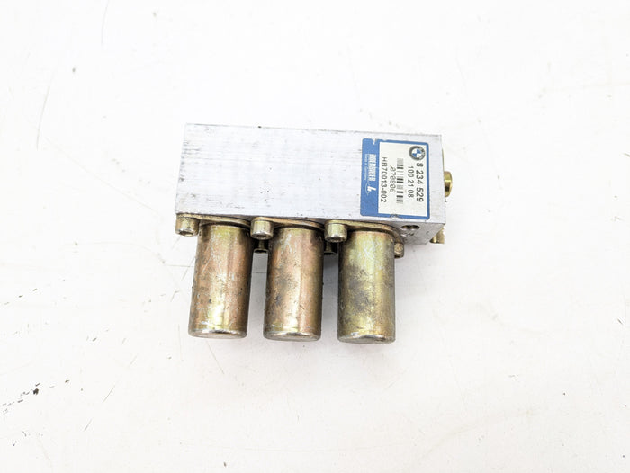 BMW E46 BMW E46 330ci M3 325ci 323ci Convertible Roof Soft Top Hydraulic Cylinder Valve Block 8234529