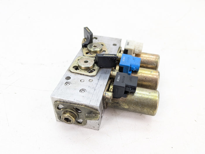 BMW E46 BMW E46 325ci M3 330ci 323ci Convertible Roof Soft Top Hydraulic Cylinder Valve Block 8234529