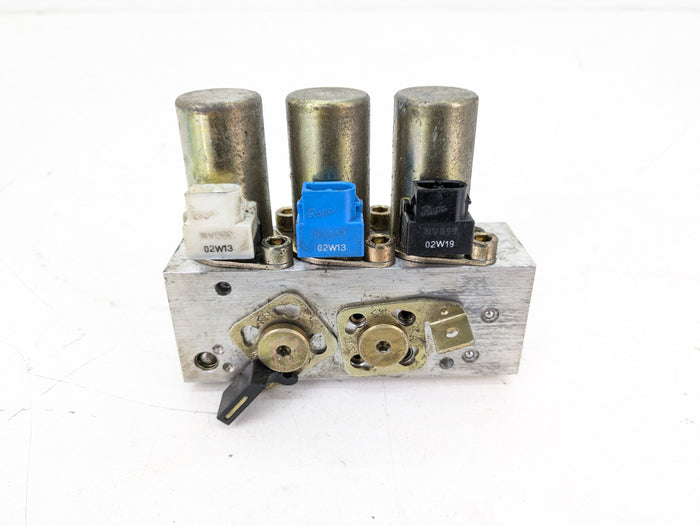 BMW E46 BMW E46 3 Series Convertible Roof Soft Top Hydraulic Cylinder Valve Block 8234529