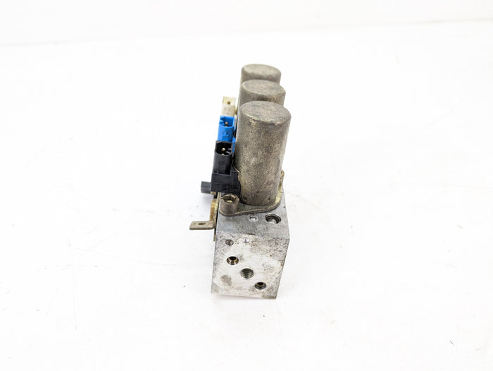 BMW E46 BMW E46 3 Series Convertible Roof Soft Top Hydraulic Cylinder Valve Block 8234529