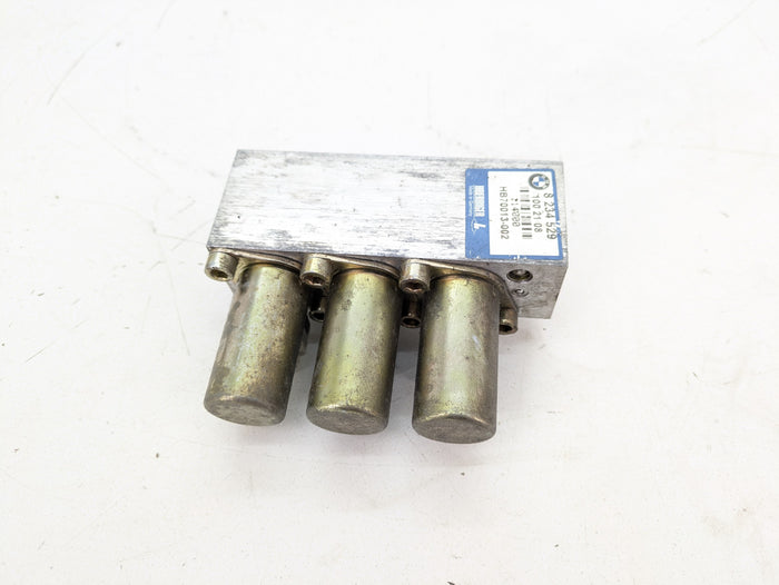 BMW E46 BMW E46 3 Series Convertible Roof Soft Top Hydraulic Cylinder Valve Block 8234529