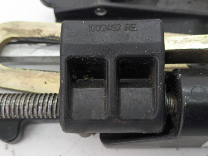 BMW E46 330ci 325ci 323ci M3 Convertible Right Convertible Roof Soft Top Latch Lock 7031362 *DAMAGED*