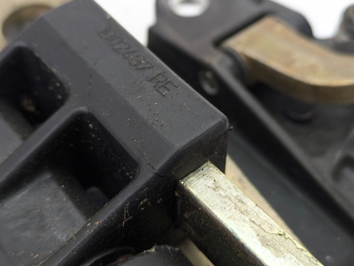 BMW E46 330ci 325ci 323ci M3 Convertible Right Convertible Roof Soft Top Latch Lock 7031362 *DAMAGED*