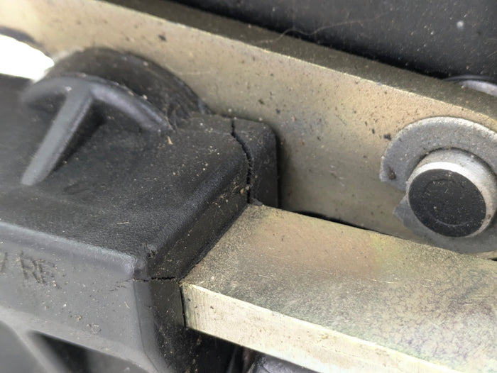 BMW E46 330ci 325ci 323ci M3 Convertible Right Convertible Roof Soft Top Latch Lock 7031362 *DAMAGED*