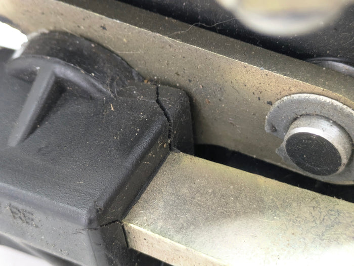 BMW E46 330ci 325ci 323ci M3 Convertible Right Convertible Roof Soft Top Latch Lock 7031362 *DAMAGED*