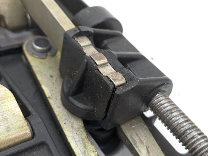 BMW E46 330ci 325ci 323ci M3 Convertible Right Convertible Roof Soft Top Latch Lock 8229824/7031362*Damaged*