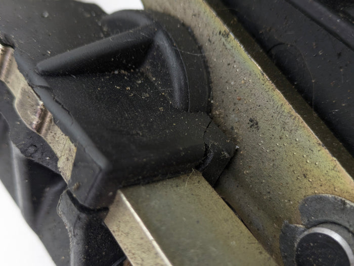 BMW E46 330ci 325ci 323ci M3 Convertible Right Convertible Roof Soft Top Latch Lock 8229824/7031362*Damaged*